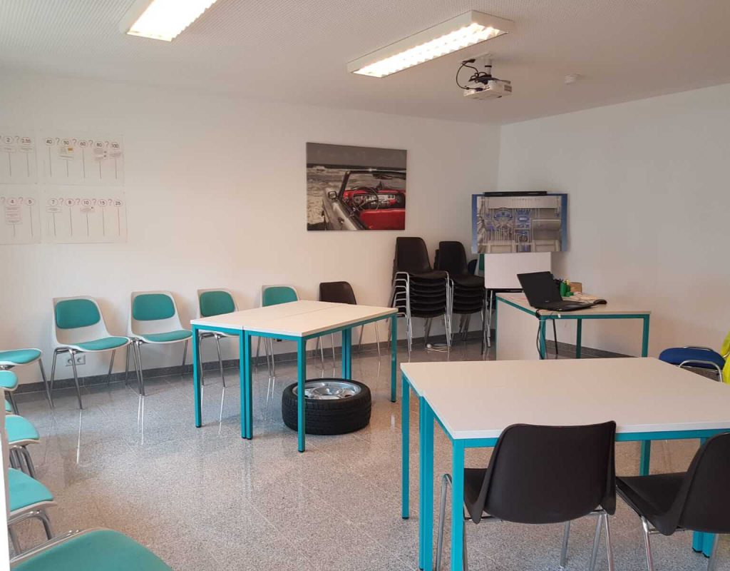 Theorie-Raum der Fahrschule Adam in Keltern bei Pforzheim